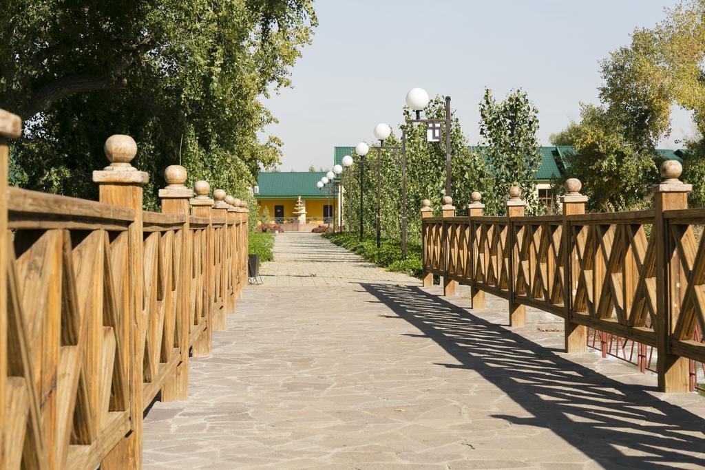 Hotel Green Land Aktobe Exteriér fotografie